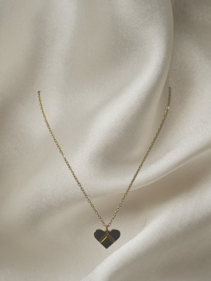 Gold plated Love Petal Pendant Anti Tarnish necklace
