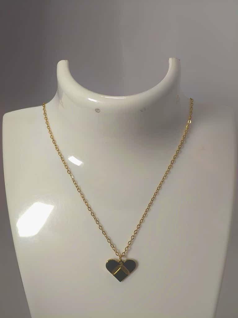Gold plated Love Petal Pendant Anti Tarnish necklace